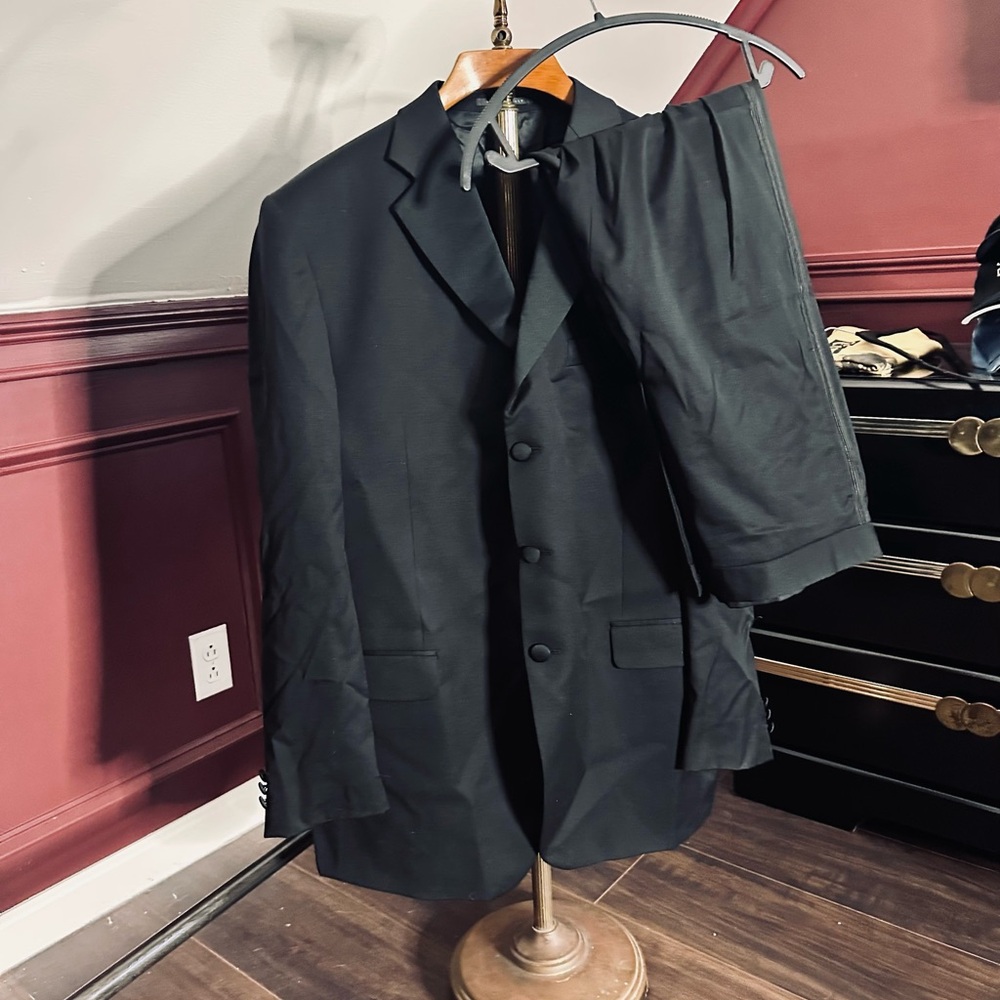 LUBIAM black 2pc tuxedo Italian virgin wool suit - jacket & pants